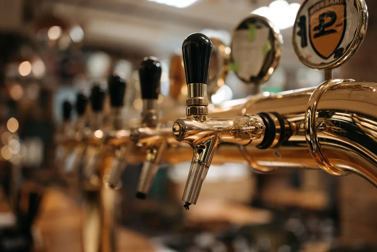 Cask Ale vs. Craft Lager: A Pub Drinker's Comparison