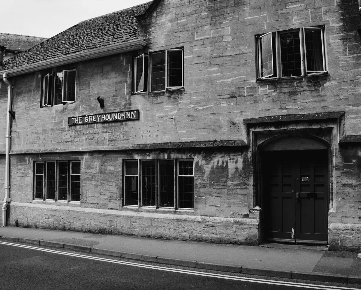 Common Mistakes First-Timers Make in a British Pub