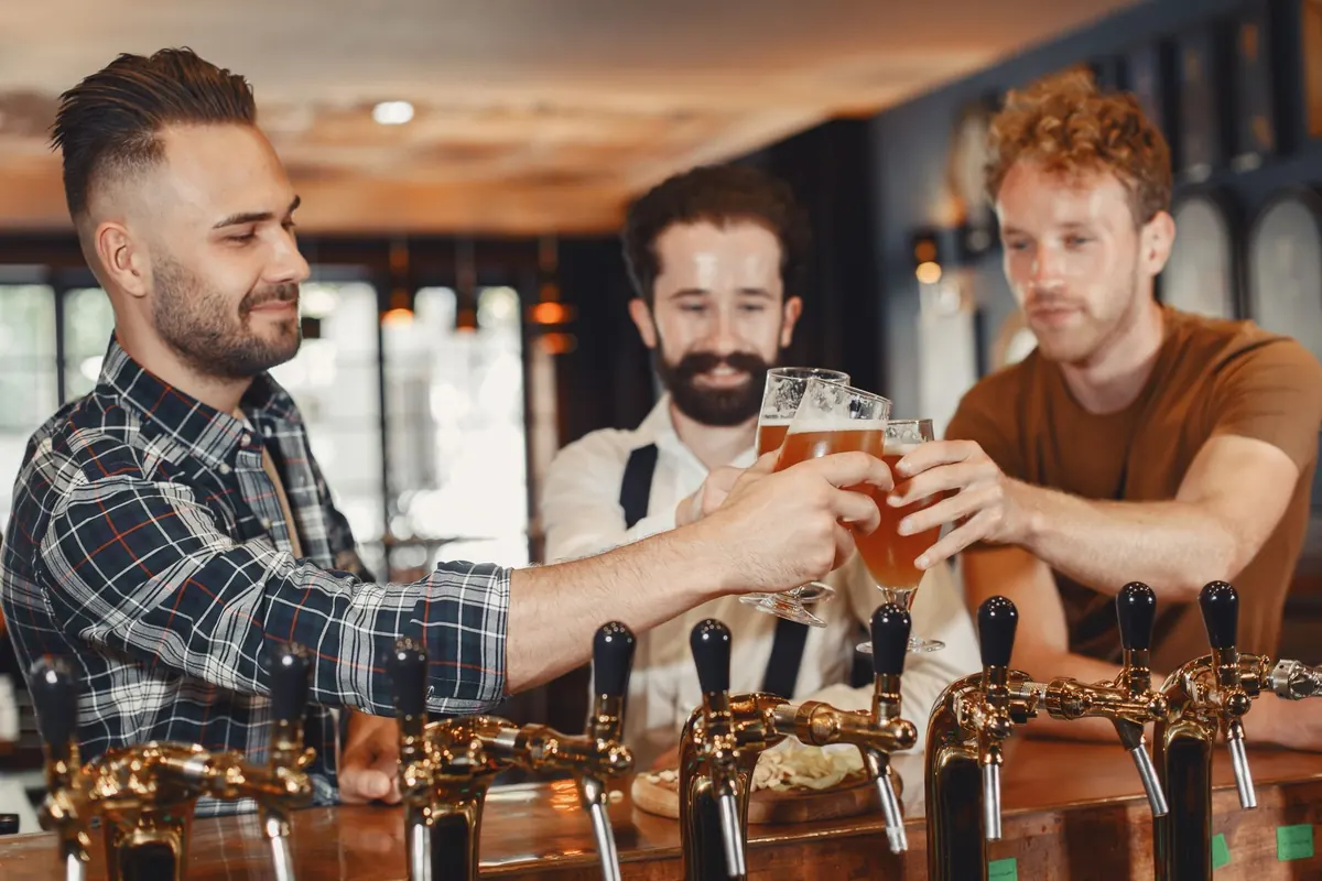 How to Buy a Round Without Breaking Pub Etiquette